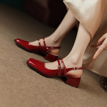 2023 Primavera Mulheres Sapatos de pés Quadrados Chunky Calcanhar Mulheres Bombas Slingback Sapatos de Couro envernizado para as Mulheres de Metal Sólido Sapatos de Fivela