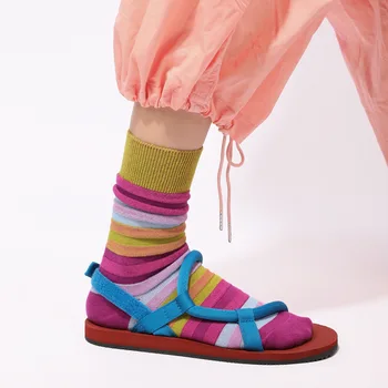 Estereoscópicas gradiente listrado caterpillar meias arco-íris de cor correspondente bumpstriped textura das mulheres do vintage pilha de meias