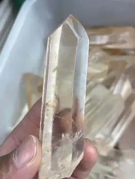 Um branco natural crystal rod gem de 40 a 60 gramas